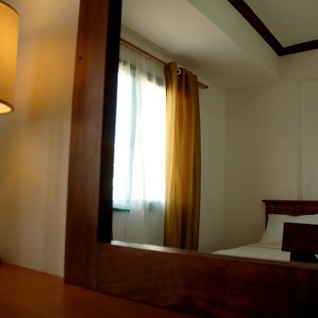 Isabelle Royale Makati Hotell Makati City Eksteriør bilde