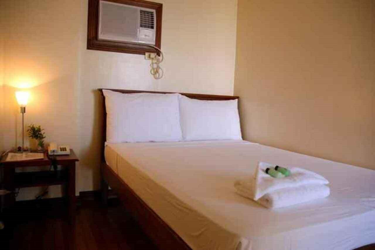 Isabelle Royale Makati Hotell Makati City Eksteriør bilde