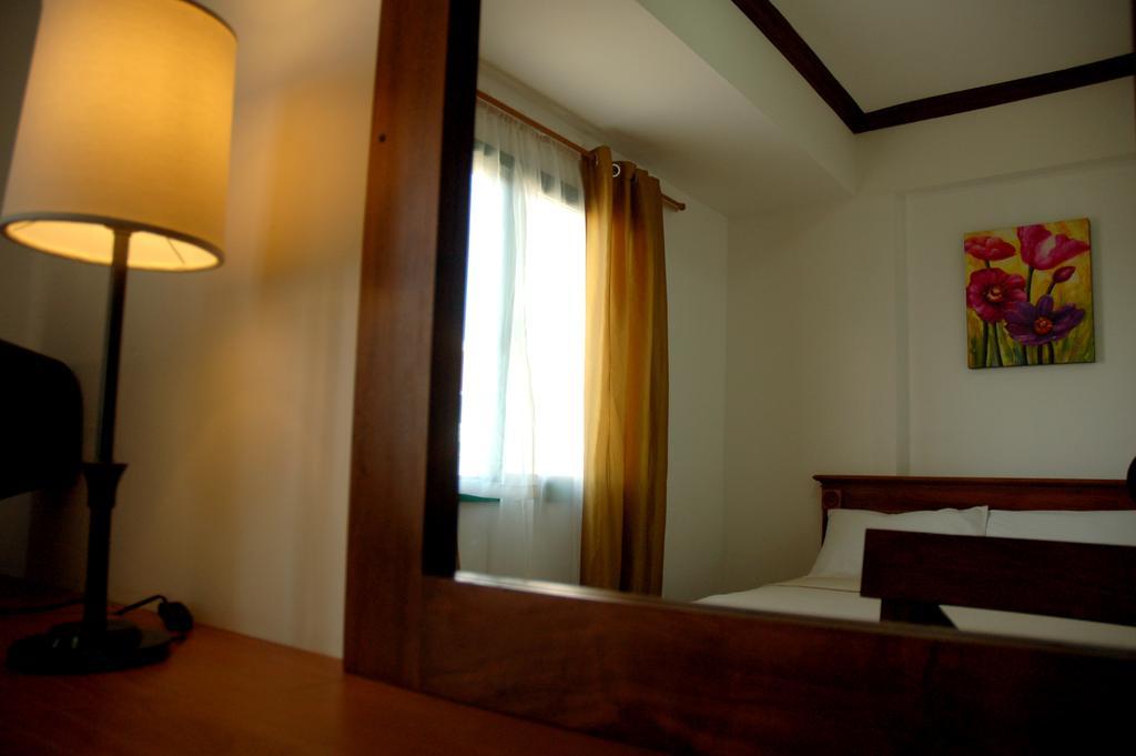 Isabelle Royale Makati Hotell Makati City Eksteriør bilde